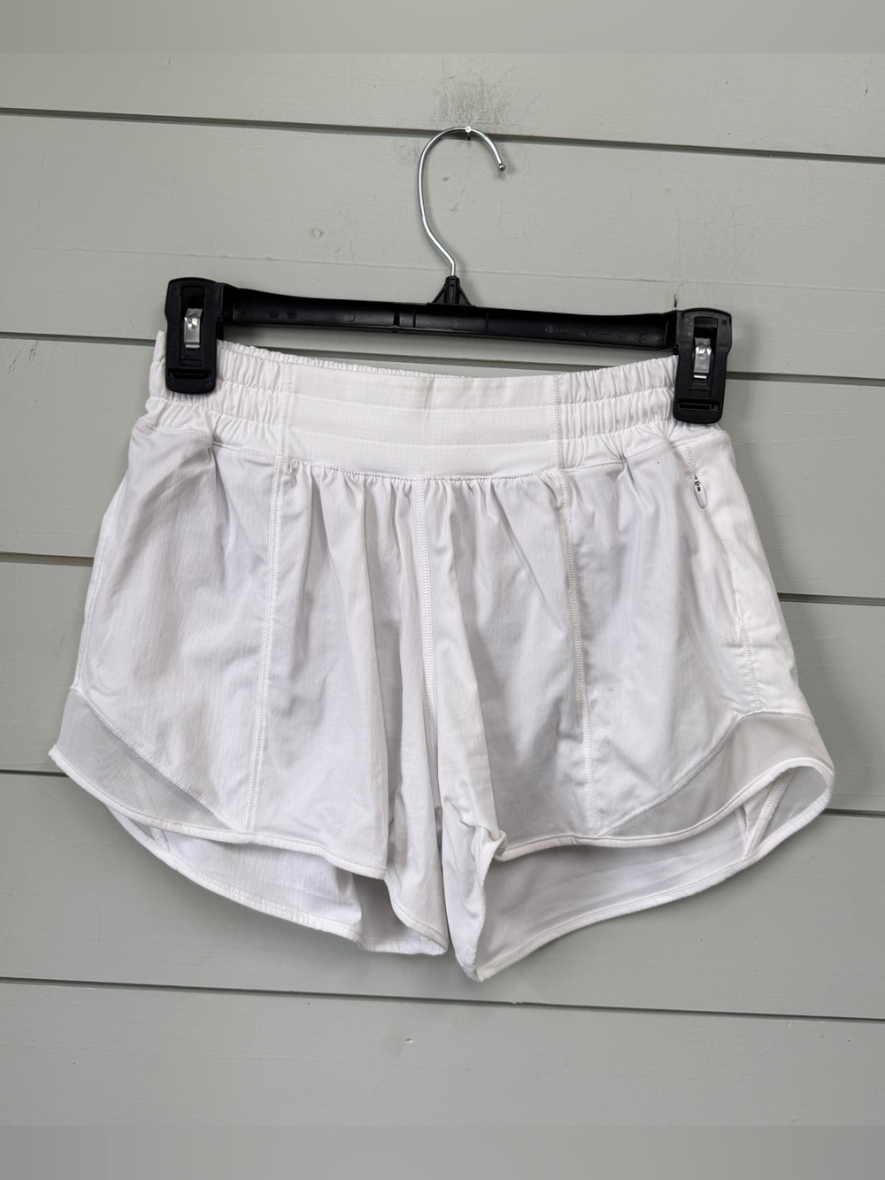 Lululemon hotty hot shorts II 4" long white women's size 4